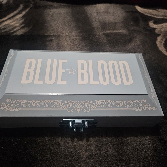 Makeup - Picture 2 of 3